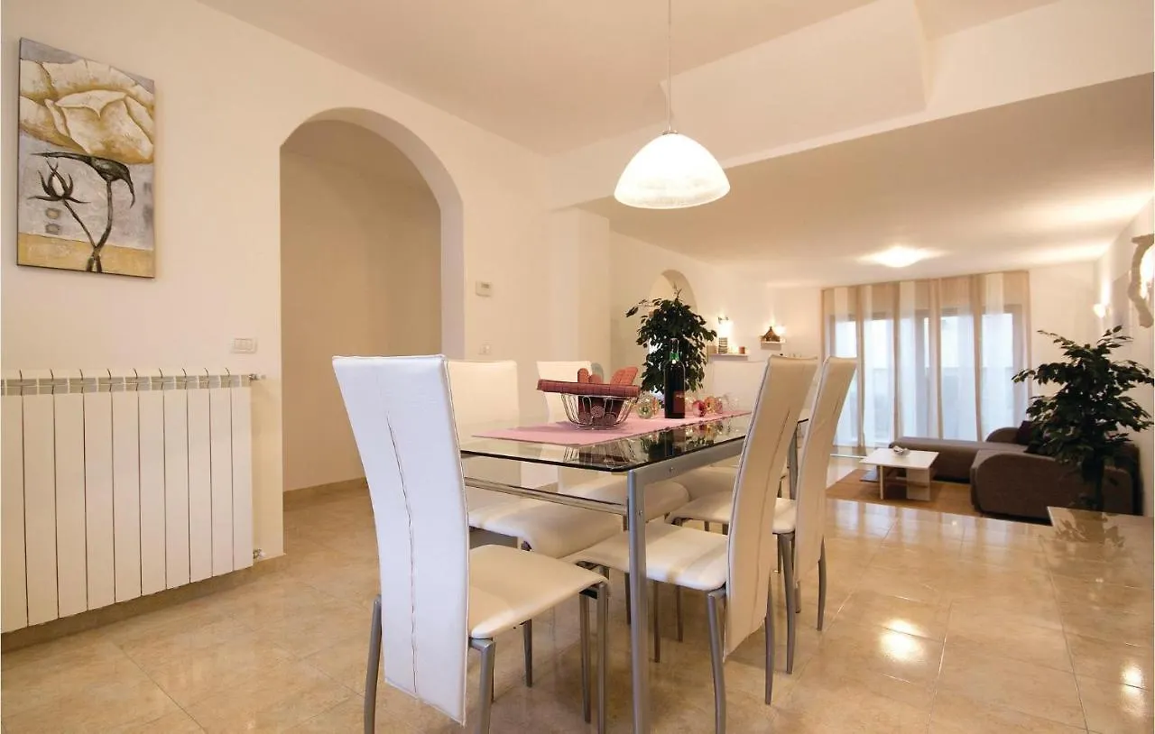 Cozy Apartment In Pula With Wifi 0*,  كرواتيا