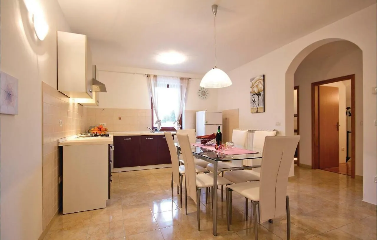 Cozy Apartment In Pula With Wifi كرواتيا